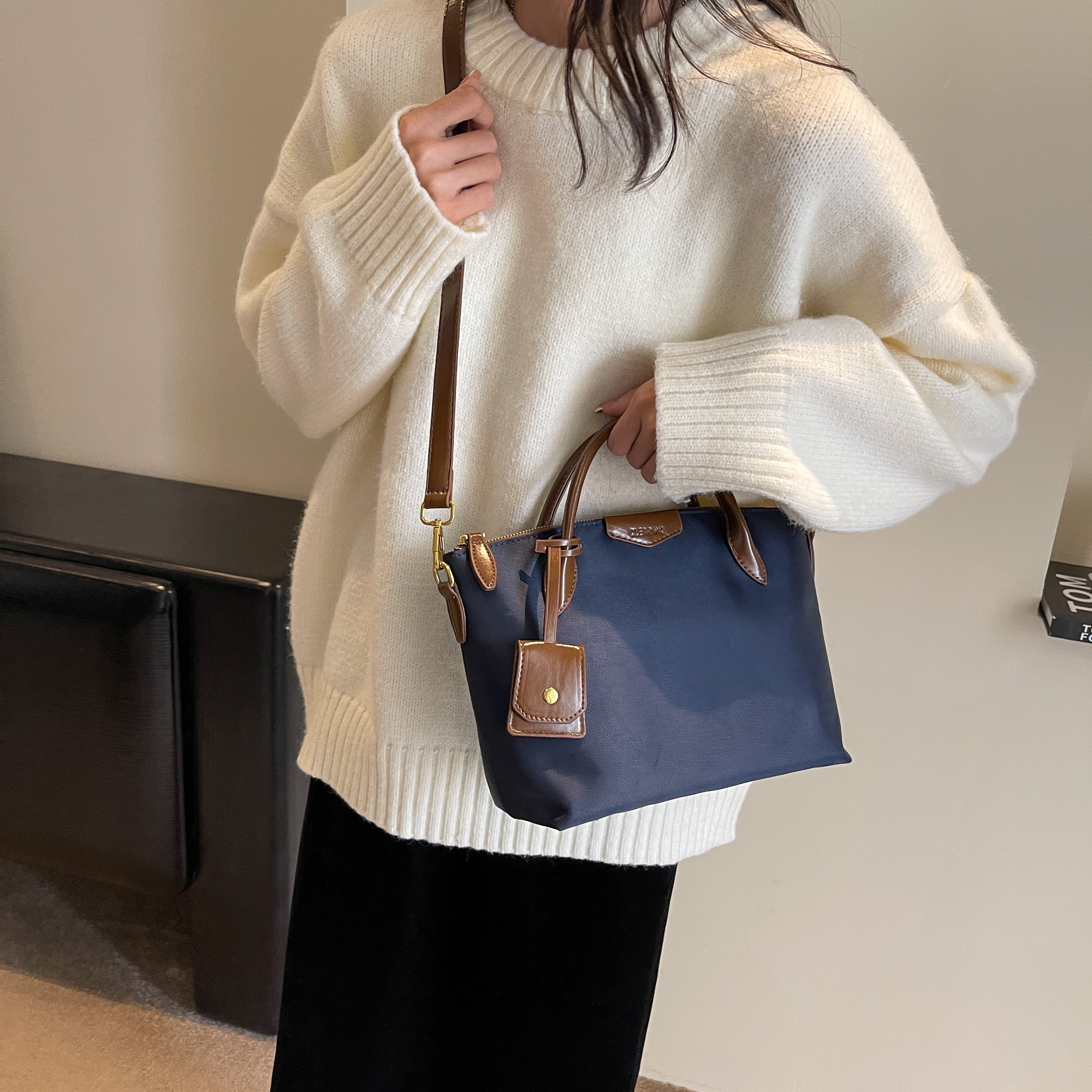 란몰 여성 가벼운 나일론 크로스 쇼퍼백 대용량 토트백 21,900원