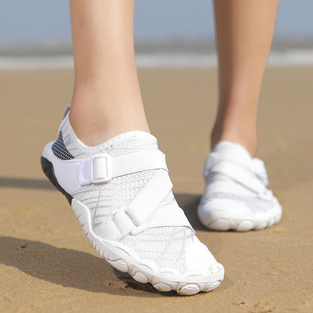 크크섬 EVA 남여공용 스트랩 아쿠아슈즈 18,900원