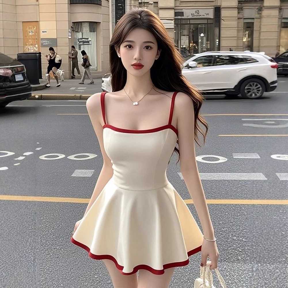 프렌치 레트로 스퀘어넥 서스펜더 숏 스커트 드레스 데일리 여름 원사이즈 국내 23,400원