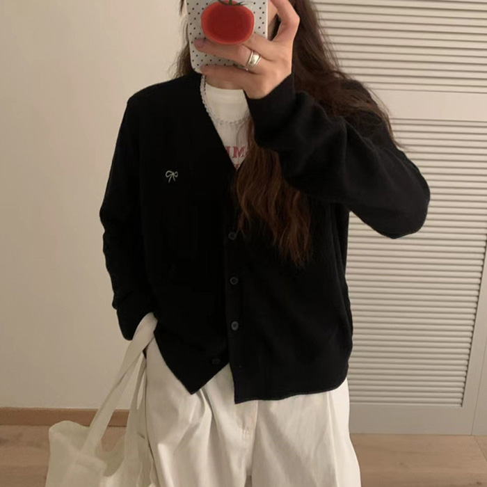 cammello 리본 자수 포인트 니트 가디건 기본핏 긴팔 가디건 14,900원