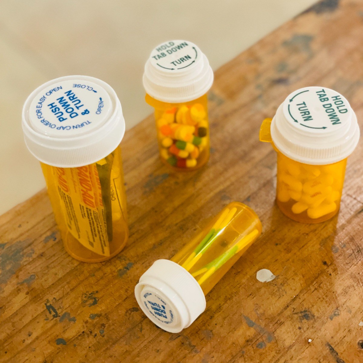 노란약통 4개 1세트 휴대용약통 미국 미드 비타민 약병 통 소분 영양제 밀폐 케이스 공병 안전 12,500원