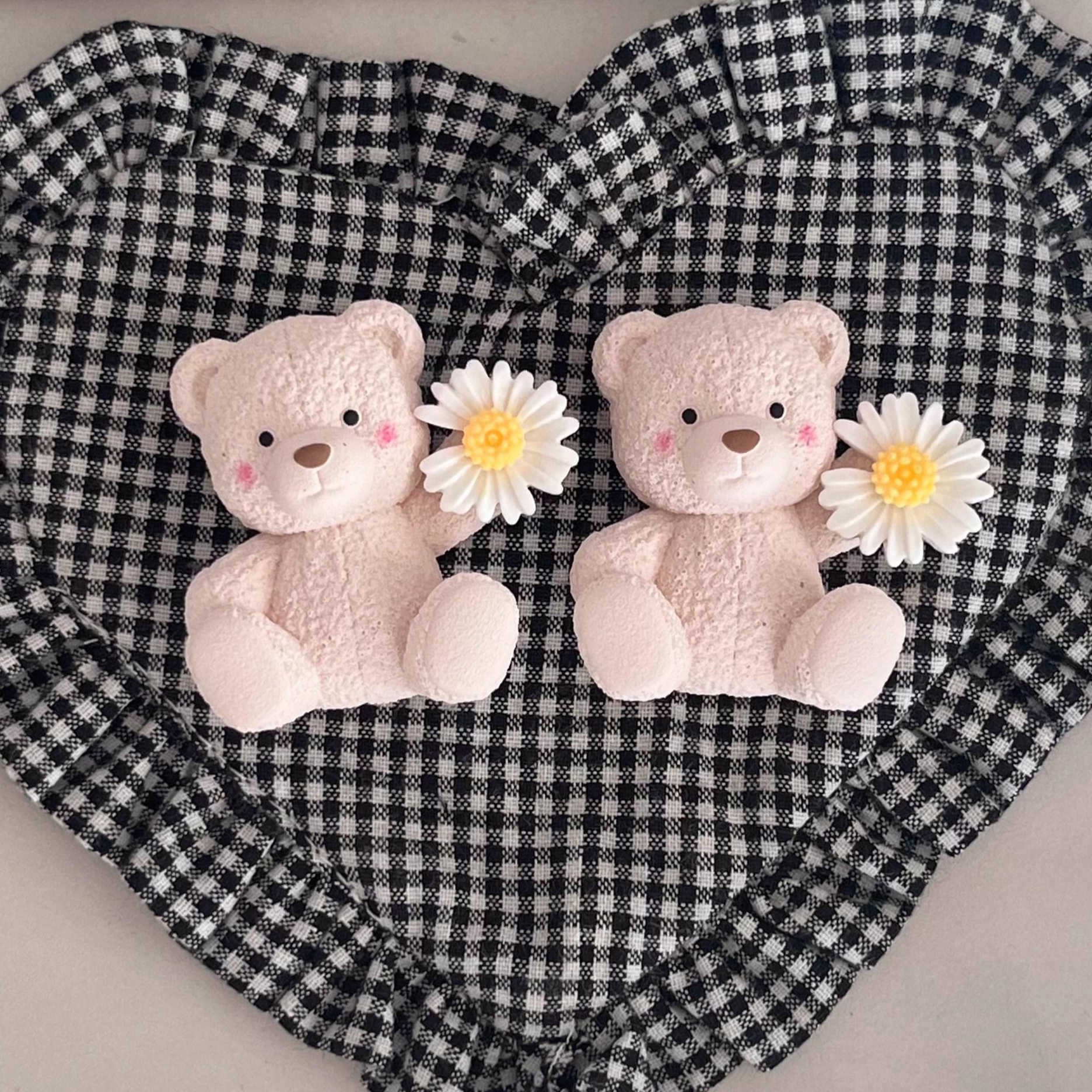 데이지 곰돌이 차량용 석고방향제 [리필오일+차량용클립+선물포장] 13,900원