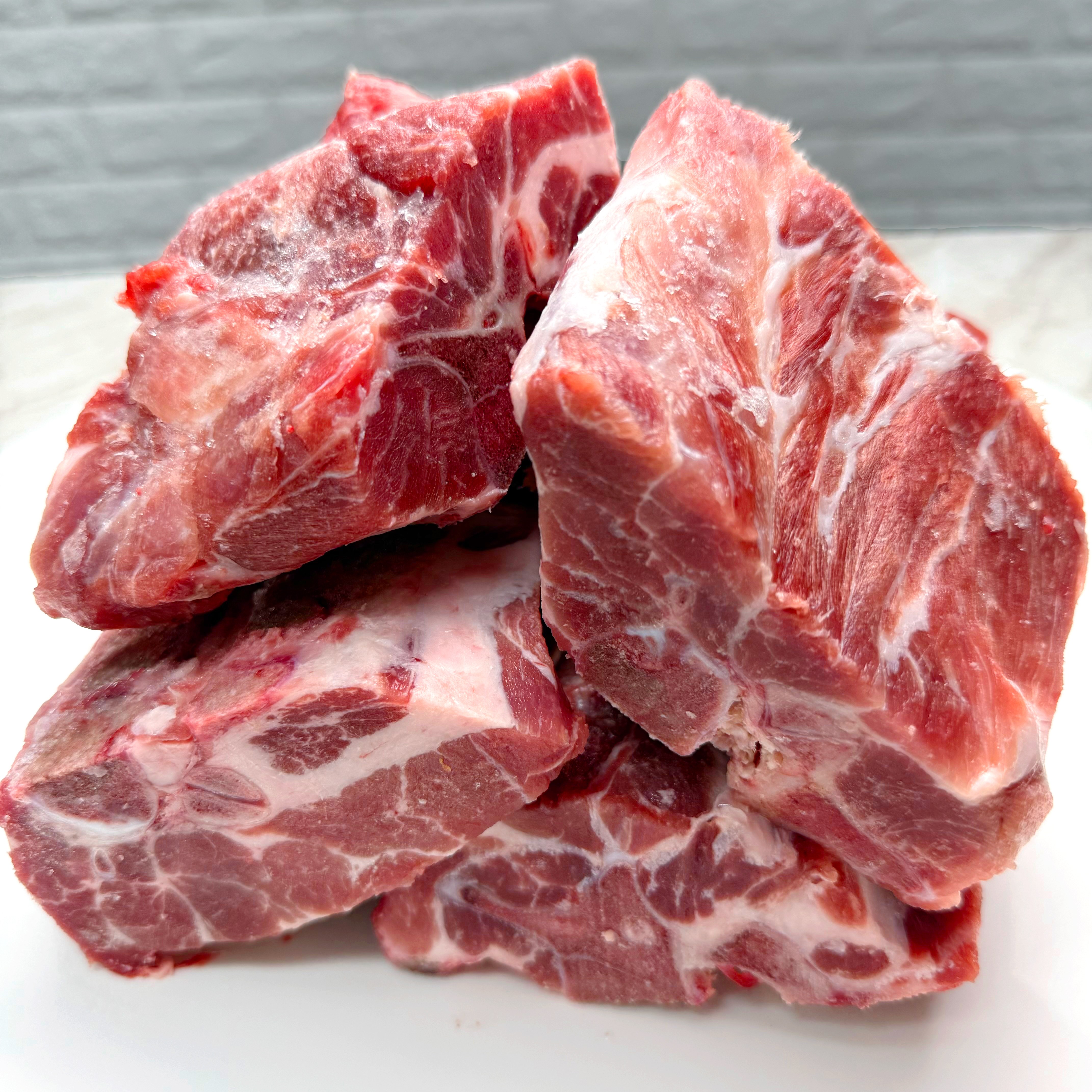 [바라던] 살코기 많은 감자탕용 돼지 목뼈, 1kg, 1개 5,950원