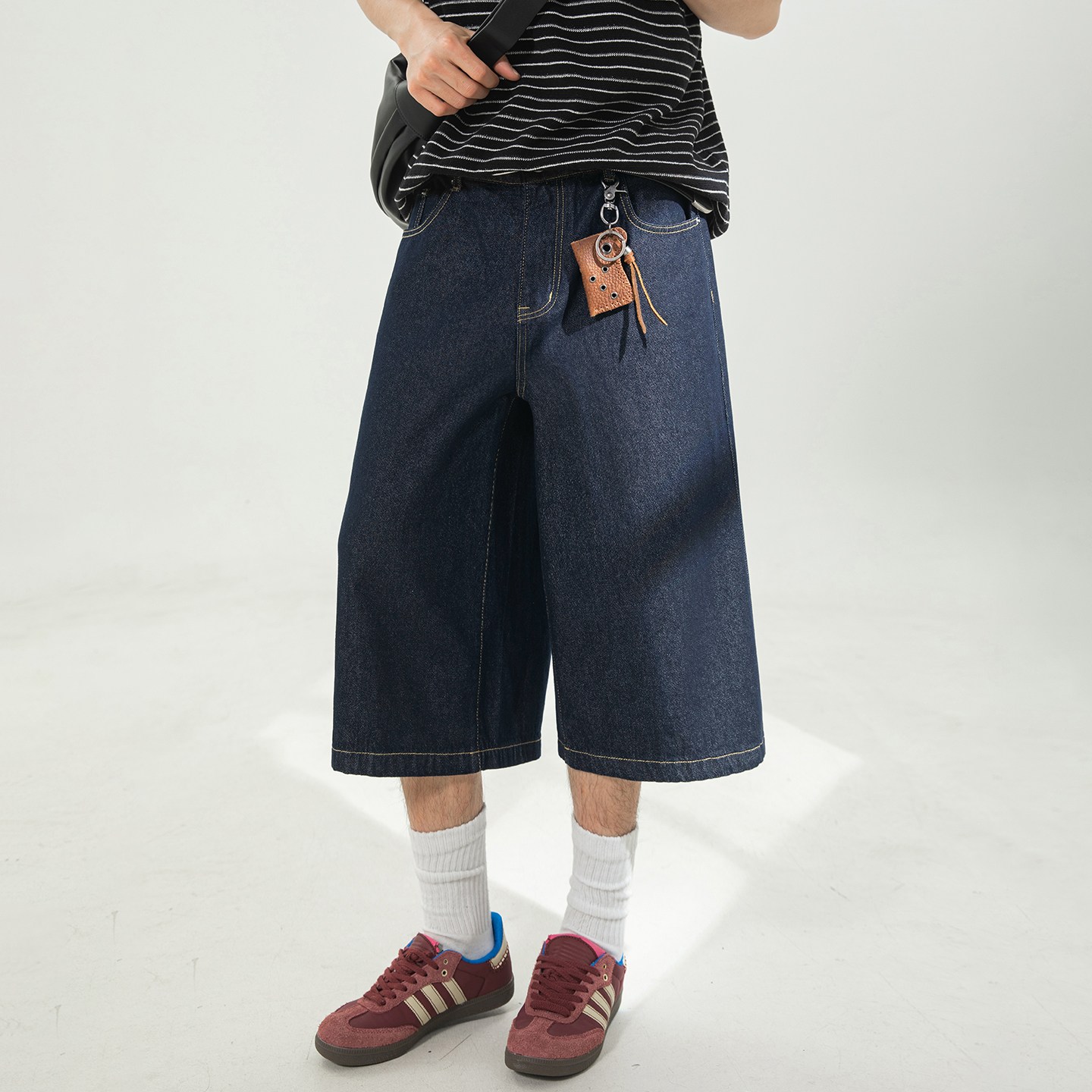 HANYO 남자 여름 와이드핏 워싱 데님 버뮤다 팬츠 7부 청 반바지 25,800원