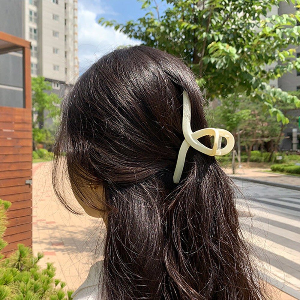 온더칩 올림머리 꼬임 집게핀 반머리 무광 유광 투명 컬러 헤어핀 950원