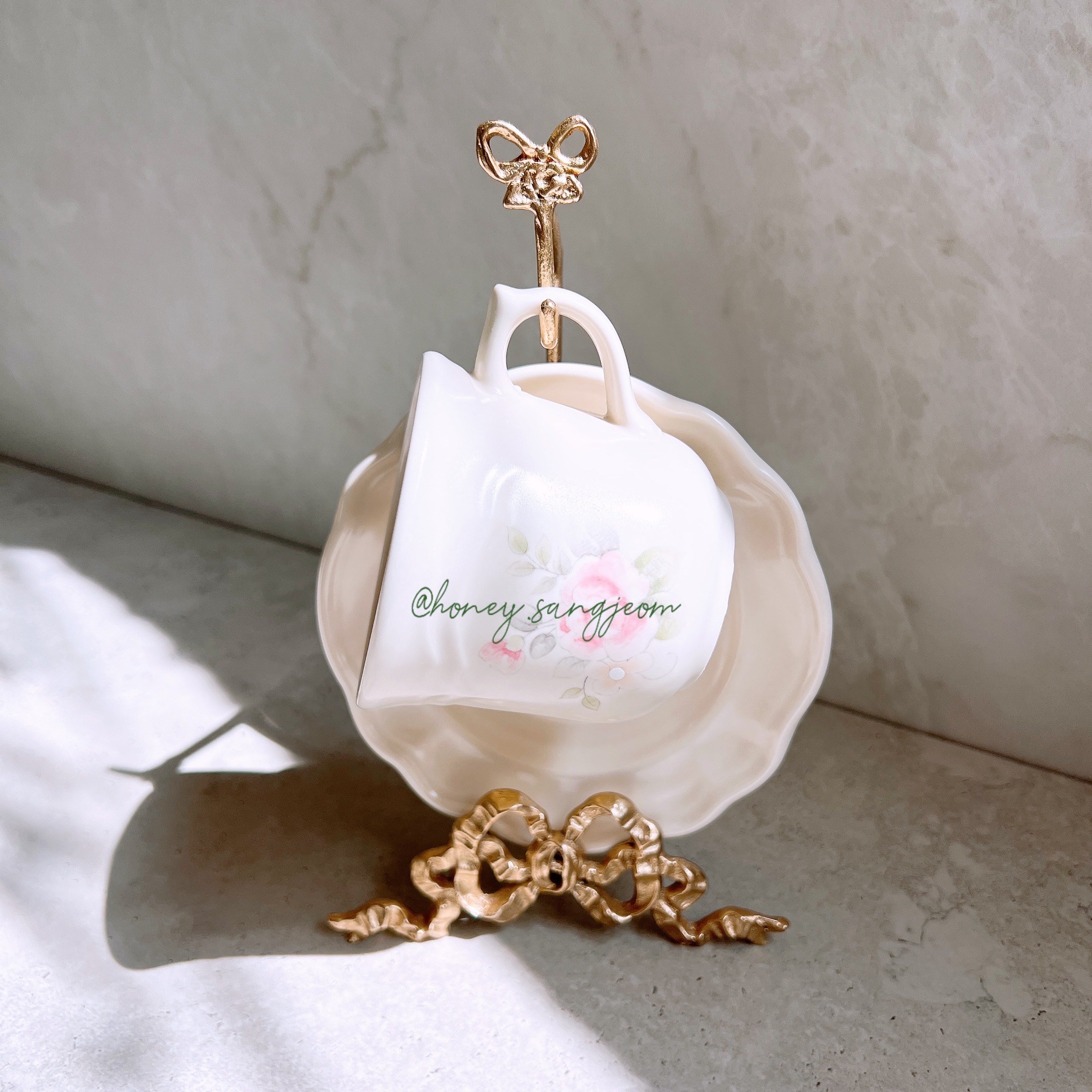 허니상점 고급 국산 신주 골드 주물 리본 1인 커피잔 찻잔 거치대 스탠드 진열대 39,000원