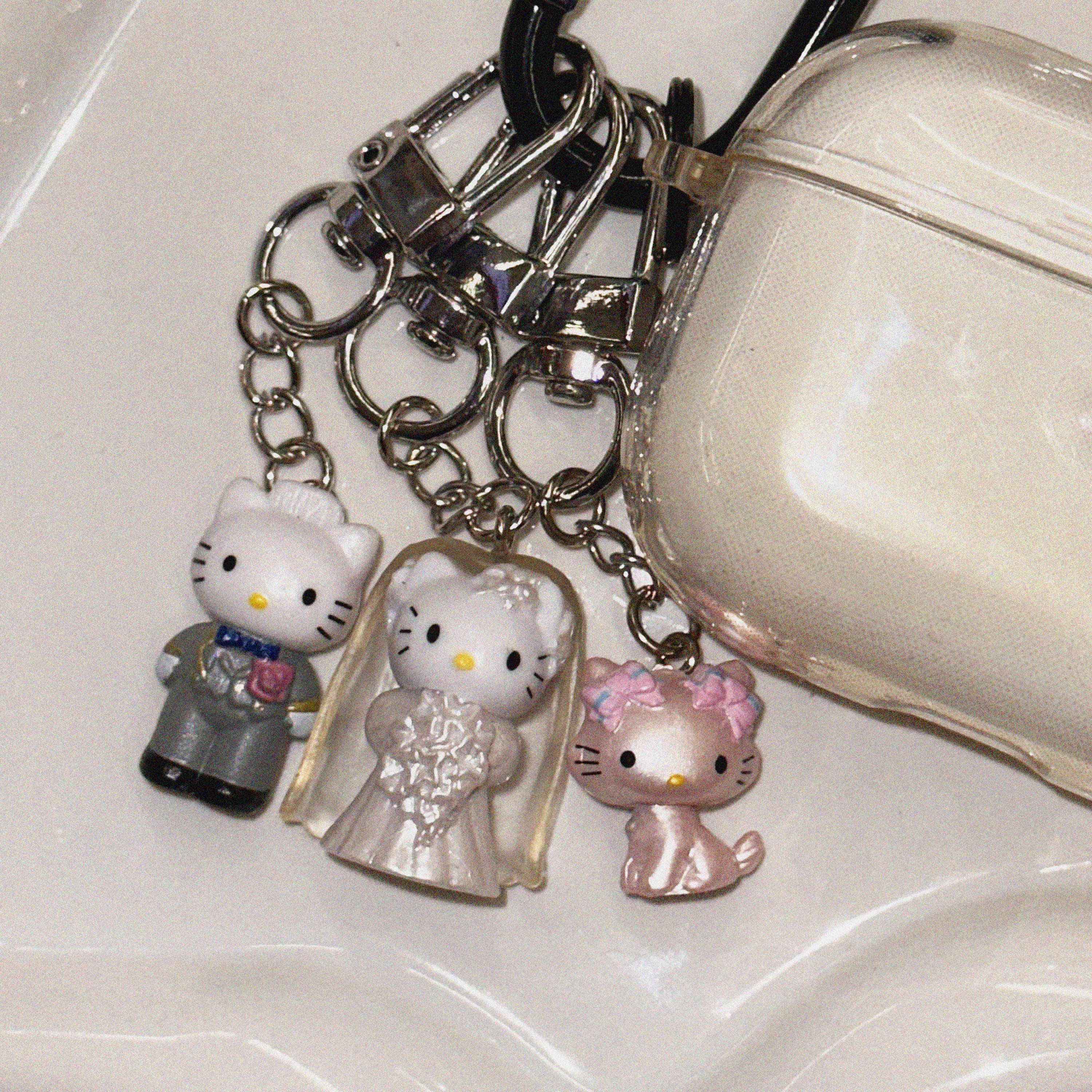 키티 디어다니엘 챠미키티 웨딩드레스 미니 피규어 키링 에어팟 파우치 키링 키홀더 (데이데이) 4,900원