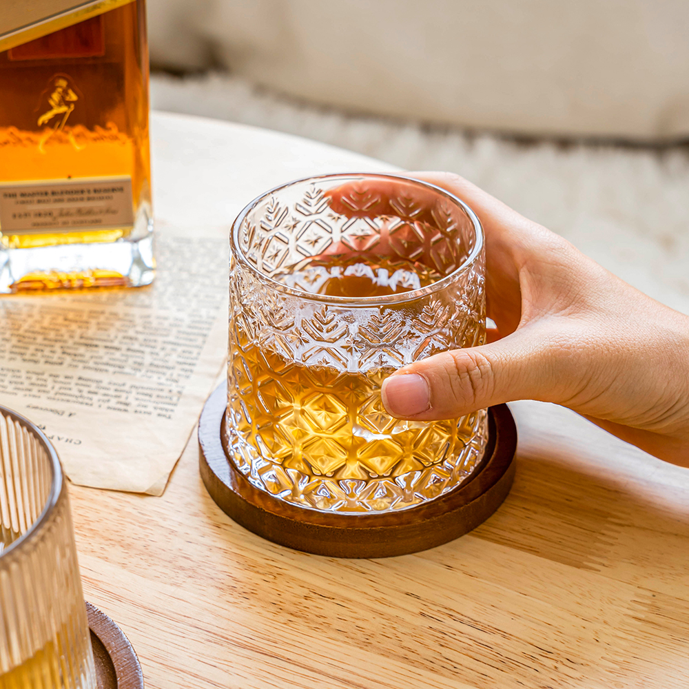 히얼이즈낫어카페 스핀 글라스 다이아 언더락잔 + 호두나무 받침대 세트 11,500원