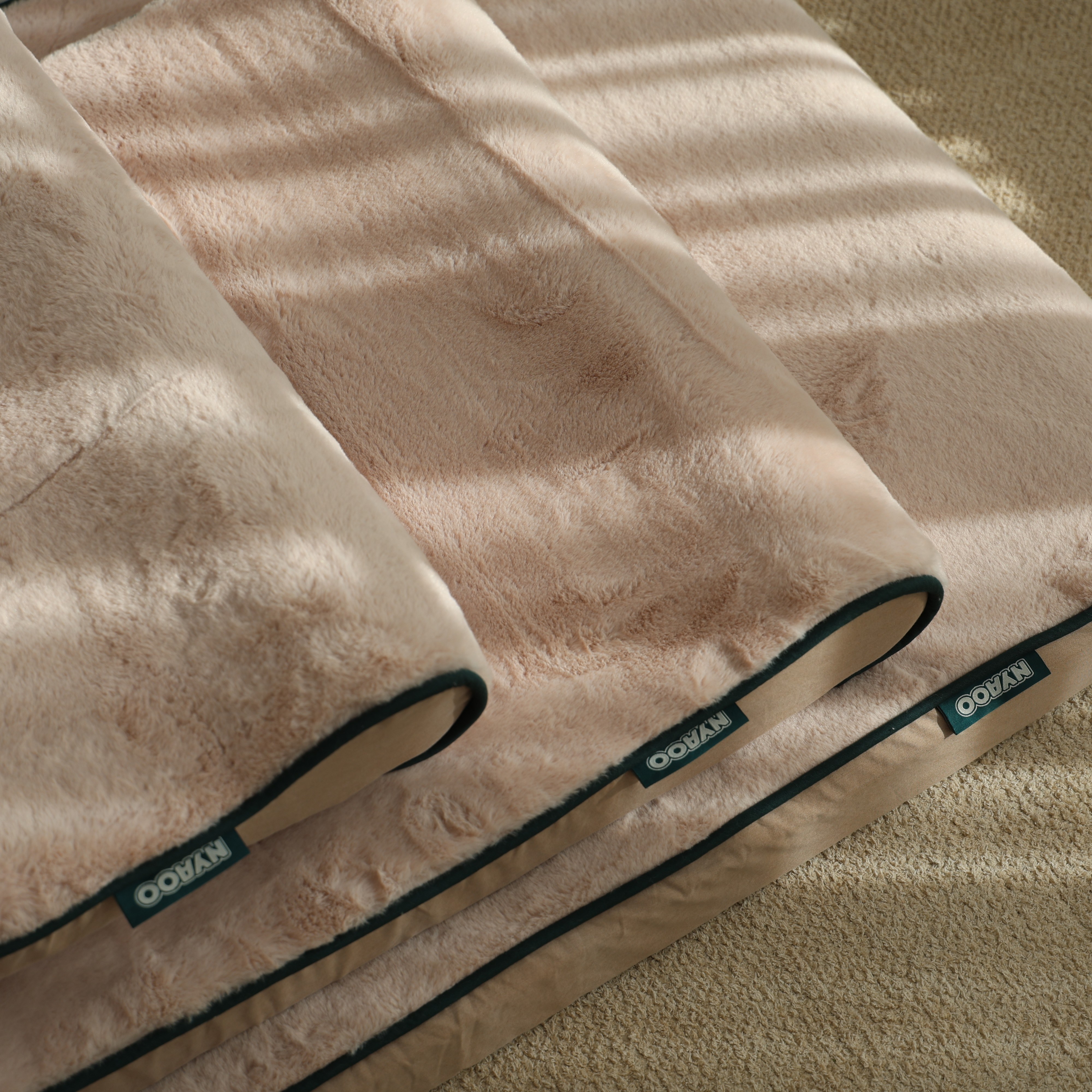 냐오오 강아지 대형견 침대 [국내 제작] 3 Size 3 Color 방석 쿠션 매트리스 쇼파 자체제작 99,600원