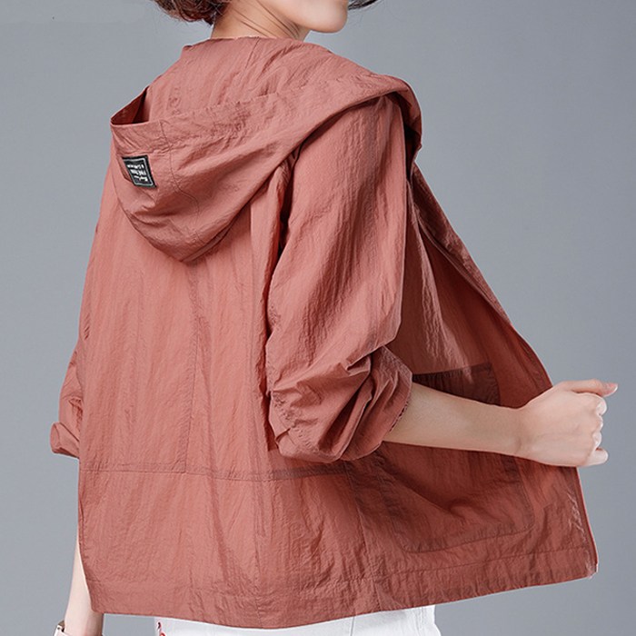 루이벤 라이트 윈드브레이커 경량 후드 바람막이 자켓 간절기 러닝 나들이 등산 여행 방풍 점퍼 8,490원