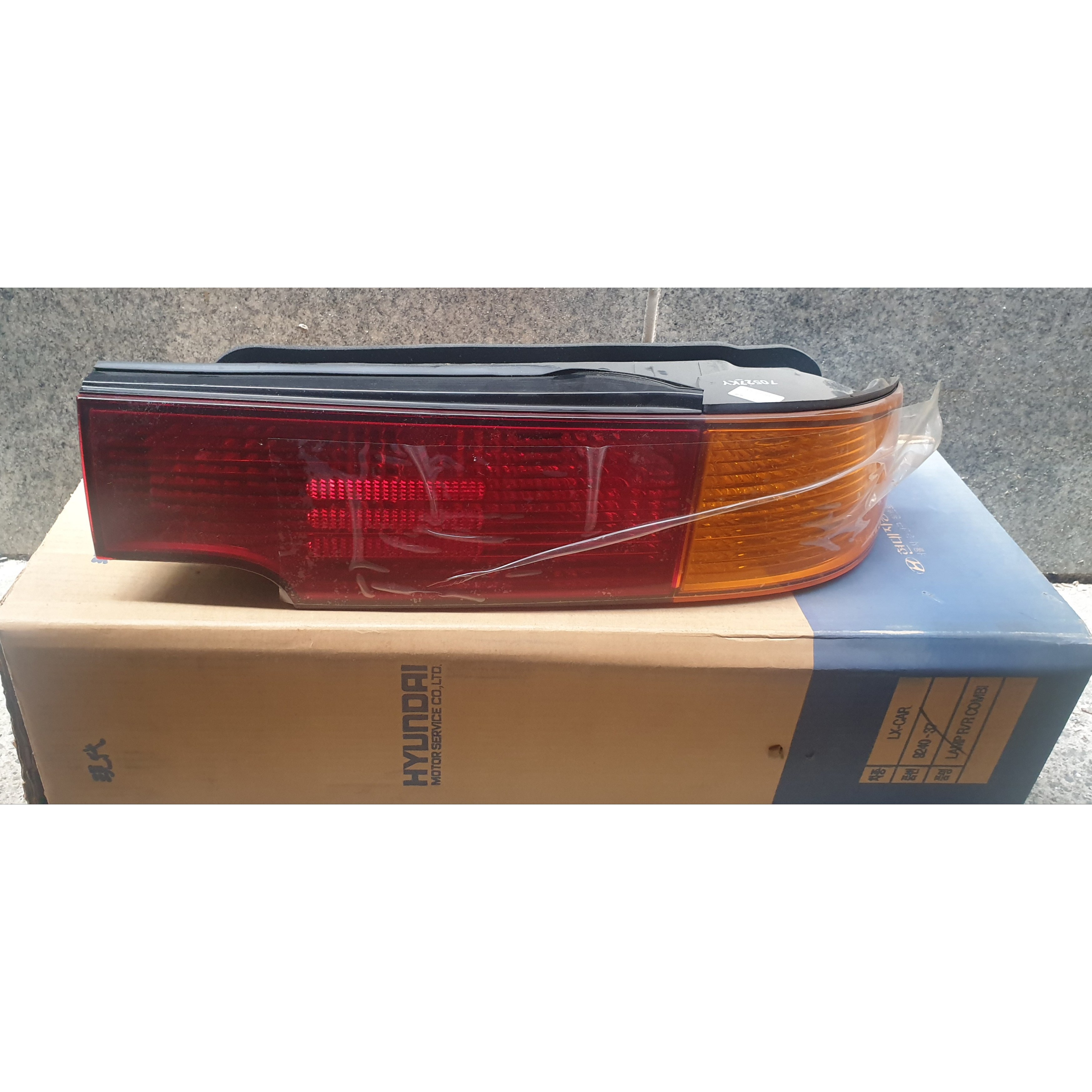 현대모비스, 현대자동차, 다이너스티, 테일 램프 어셈블리, 조수석, 92402-37700, 데루등, 후미등, 브레이크 램프, 모비스 순정, 신품, 9240237700, 1개, 28mm 55,000원
