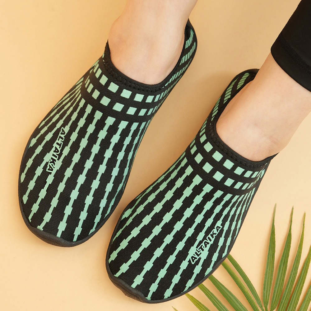 SSOOSS 커플 아쿠아슈즈 물빠짐 워터슈즈 남자 물놀이 신발 아동 키즈 여성 아쿠아삭스 C7T19AS 13,800원