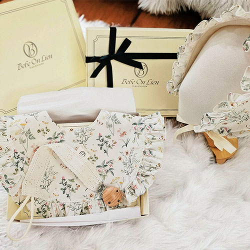 [출산선물추천]베베온리앙 로즈비앙 턱받이&보넷 세트 18,000원