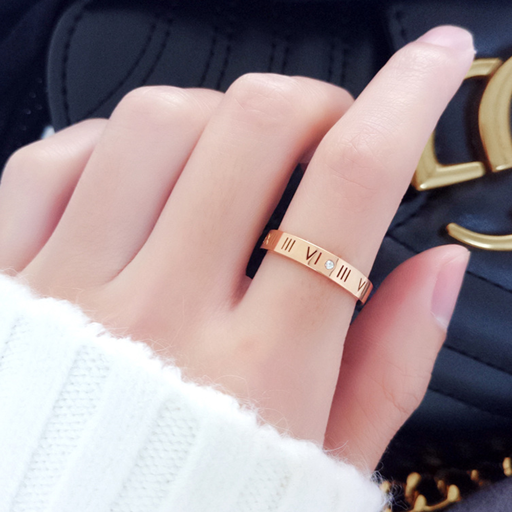 젤루나 써지컬 로마 숫자 각인 큐빅 플랫 반지 W타입 8,900원