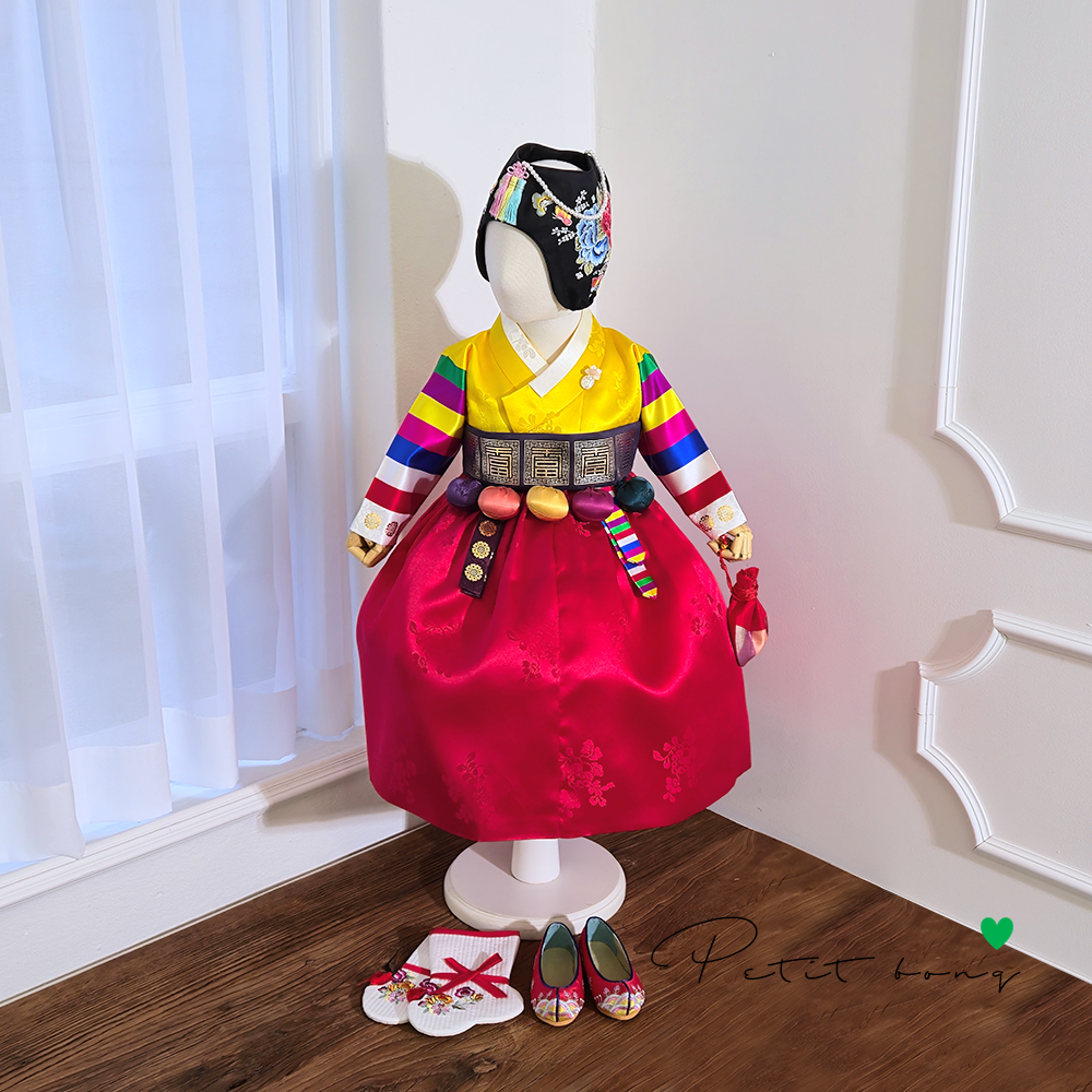 [백일 돌 세트구성] 여아한복 청아색동 양단 노랑저고리 홍치마 한복세트(10%적용)_모란꽃수조바위(검정)+해준금박오색방울돌띠(가지보라) 138,600원