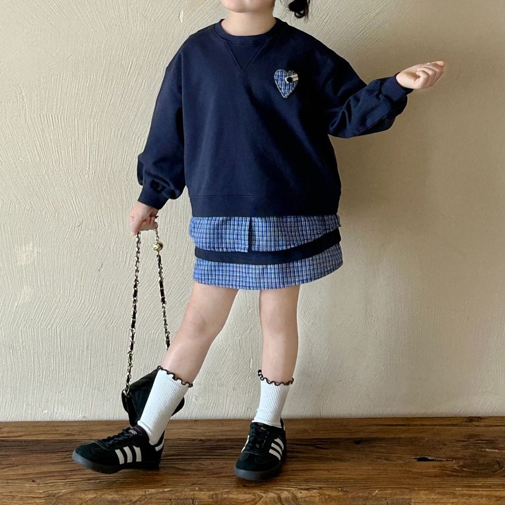 투에그 여아 유아 트레이닝 상하복 초등학생 체크레이어드 하트맨투맨스커트 세트 29,000원