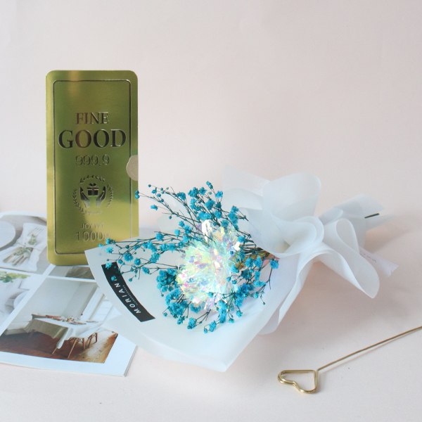 모리앤 홀로그램 프리저브드 한송이 카네이션 꽃다발 + 골드바 용돈봉투 9,900원