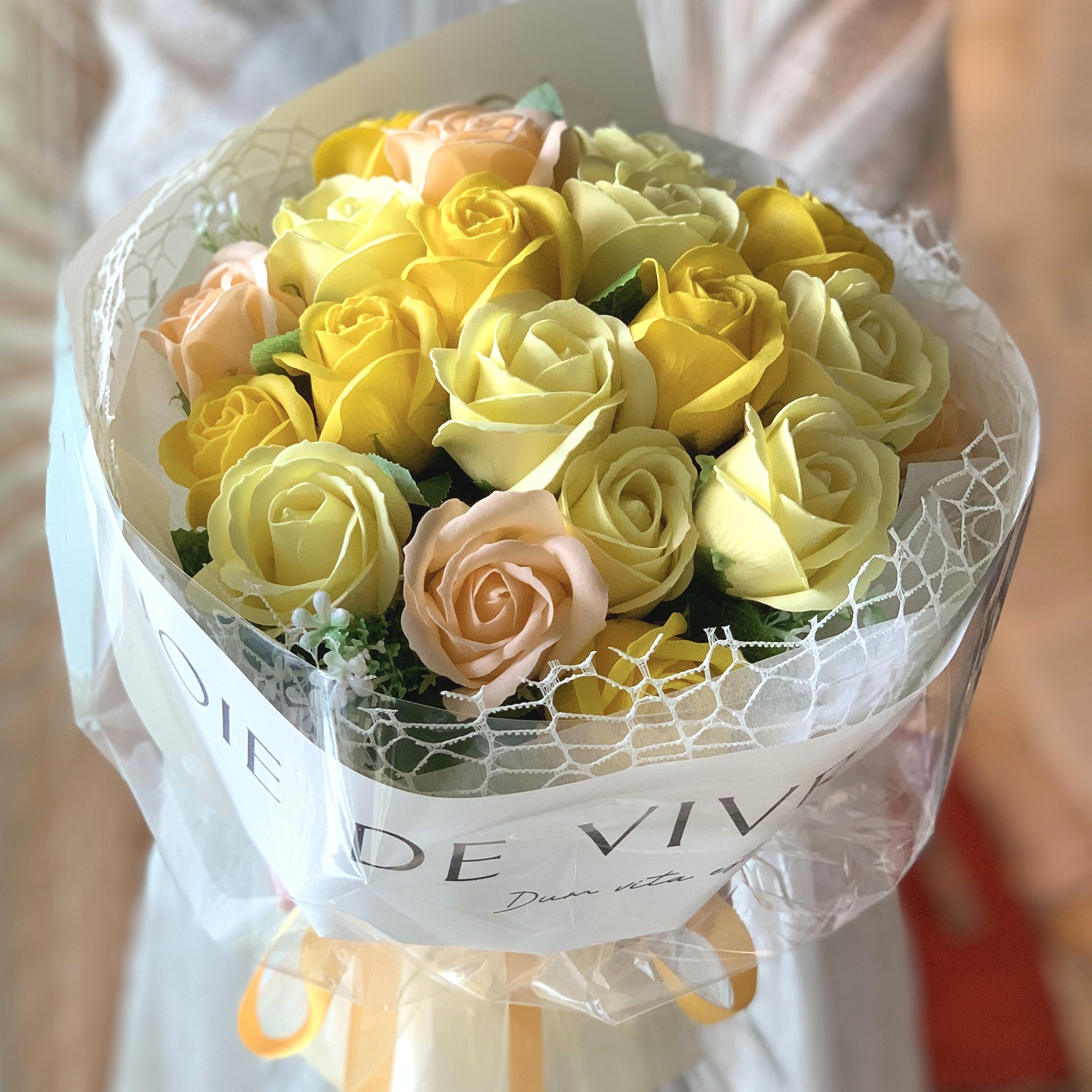 20송이장미 부케꽃다발 컬러믹스 옐로우 비누꽃다발 졸업식 연주회 화이트데이 프로포즈 27,000원