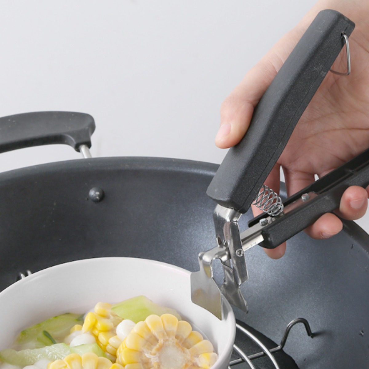 깔끔키친 뜨거운 뚝배기 미끄럼방지 주방 집게, 검정, 1개 8,600원