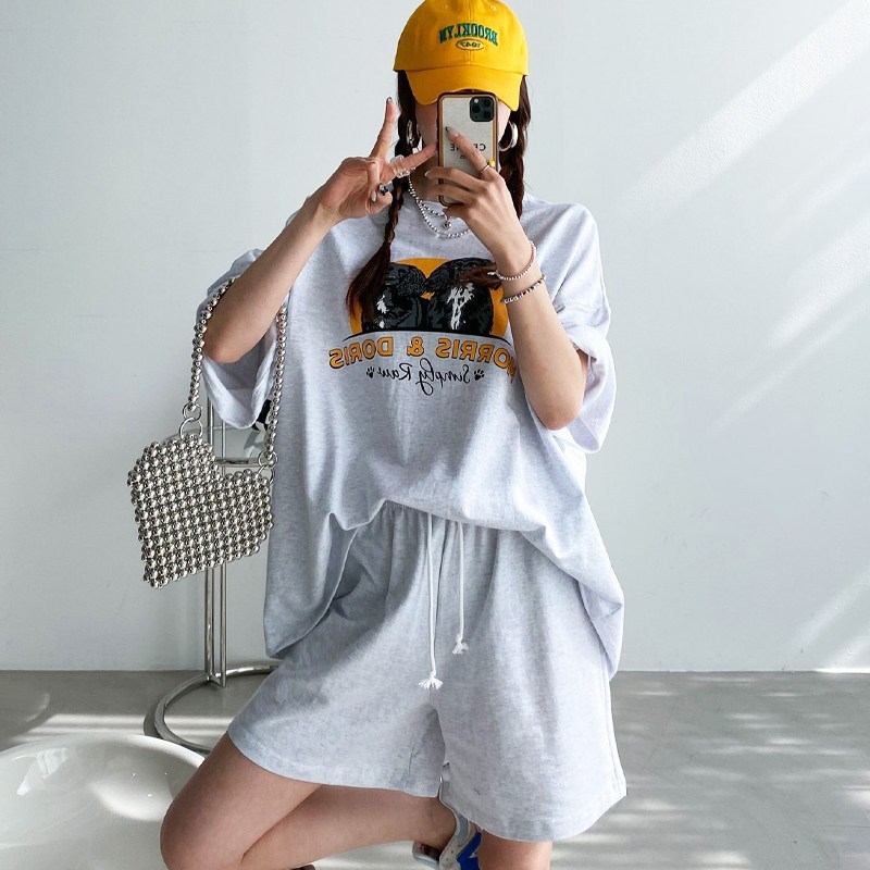 러브앤시티 여성용 모리스 트레이닝세트 반바지세트 반팔티 반바지 상하의세트 29,910원