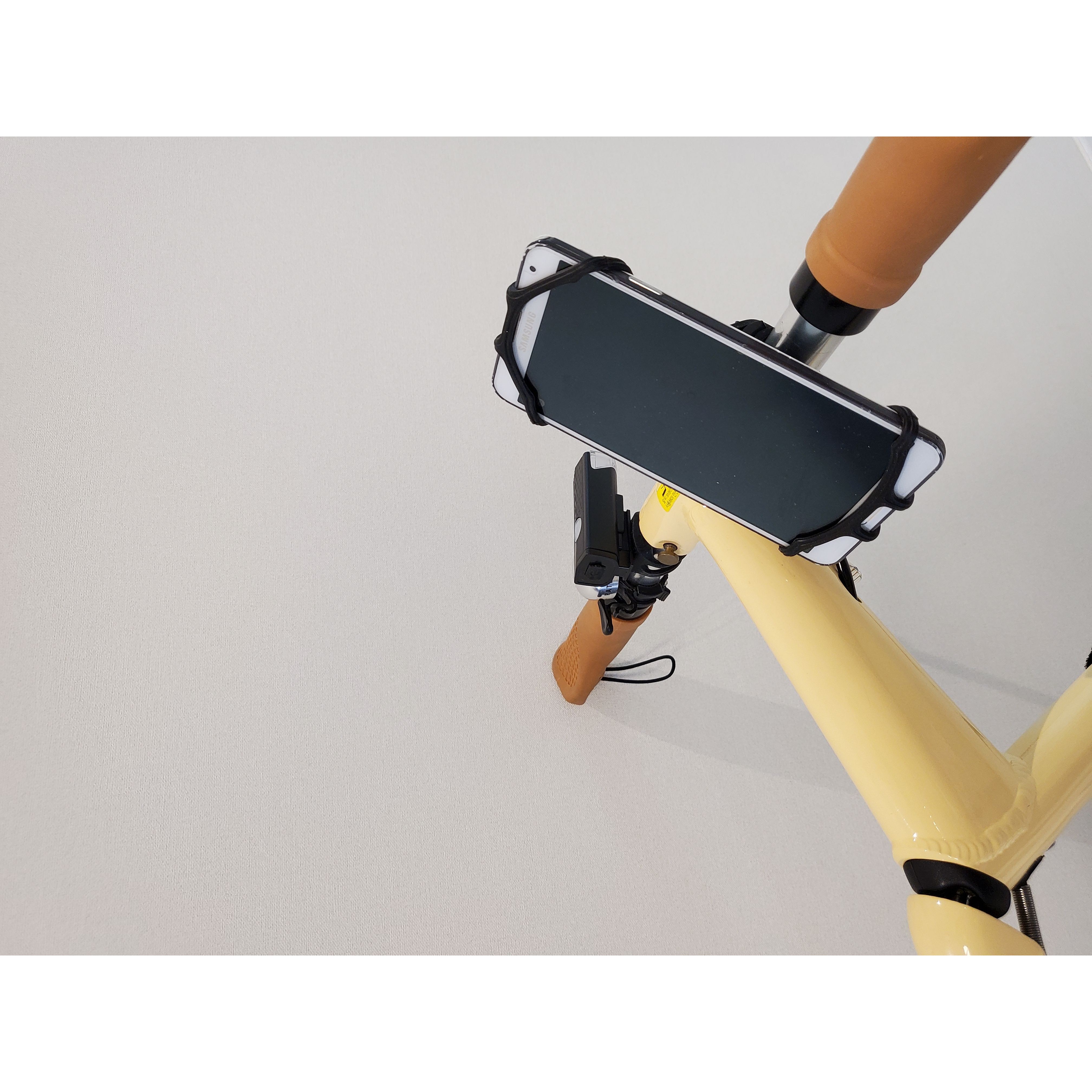 실리콘 간편 탈부착 자전거 유모차 킥보드 휴대폰 거치대, 1개, 블랙 3,900원