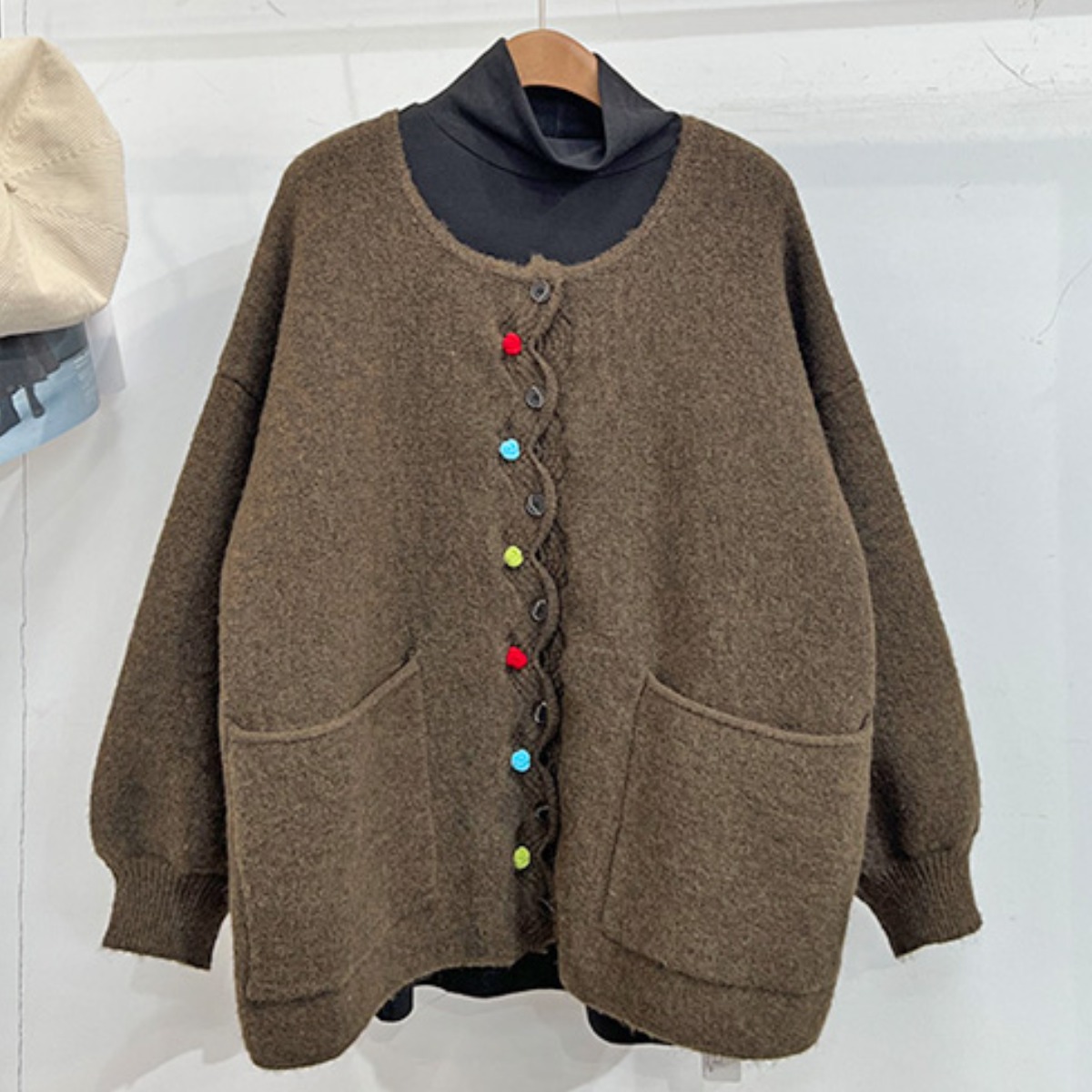 퀸앤조이 미녀77 오네뜨 폼폼꽃 루즈핏 니트 가디건***판매자 SSK무역*** 94,800원