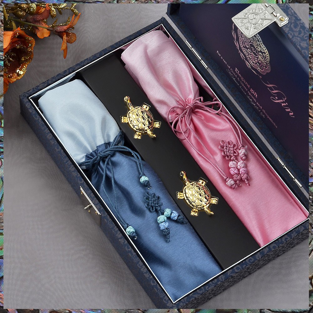 H. JIN 뉴 상감단청 티타늄금수저 골드/상견례놋수저 상견례사돈선물 상견례선물실용적인 생신기념품제작 설4인수저세트 소규모돌잔치답례품수저세트 손님숟가락 손님용수저, 수저세트, 1개 110,000원