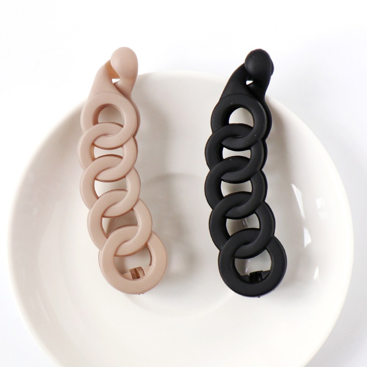 [1+1] 여성 동글이 무광 유광 헤어 바나나핀 여자 예쁜 바나나 집게핀 2개 세트 7,900원