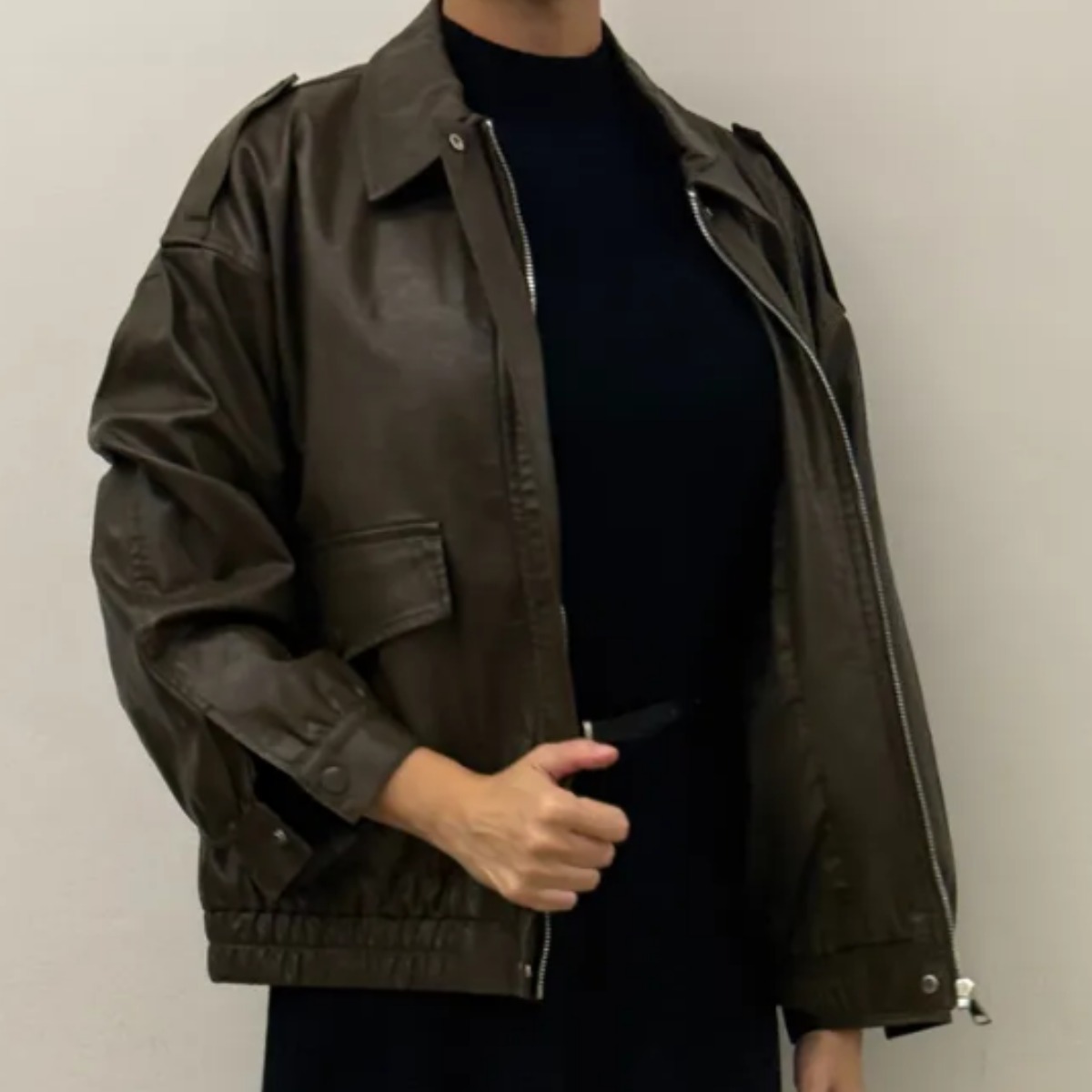 [C&D] 여성 레더 자켓 오버핏 엣지 스타일 루즈핏 가죽 여성 데일리 항공점퍼 캐주얼룩 75,000원