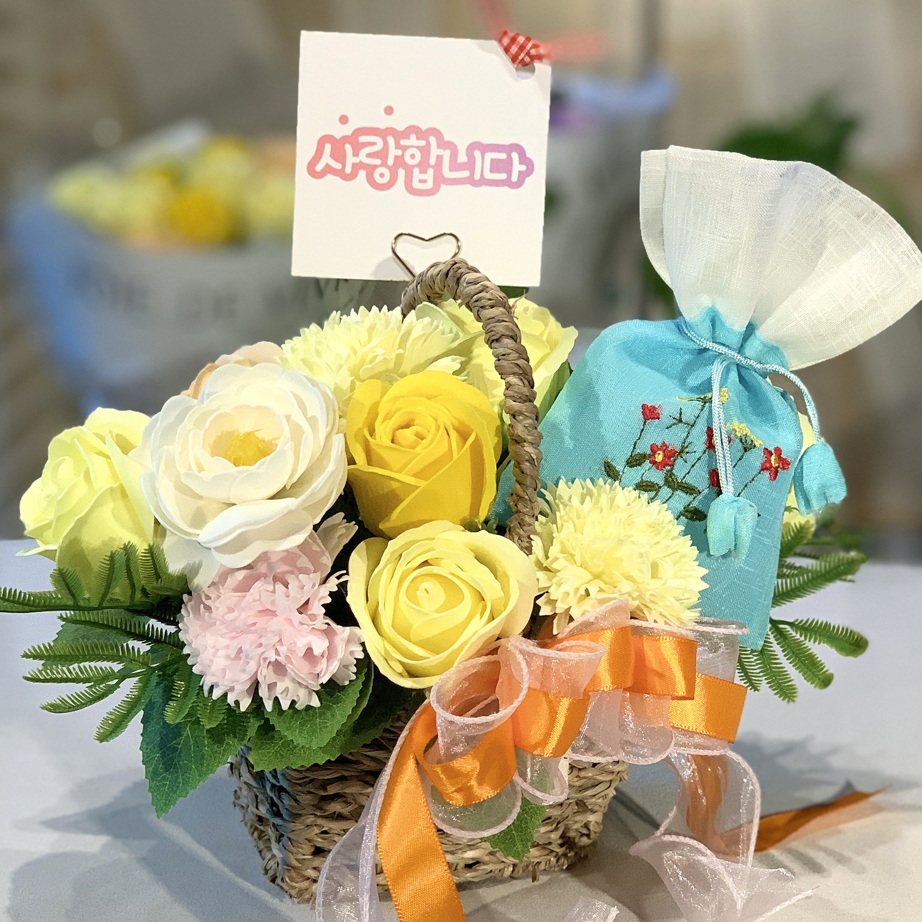 용돈꽃바구니 옐로우(소) 복주머니 비누꽃다발 어버이날 부모님생신 돌잔치 개업식꽃바구니 38,700원