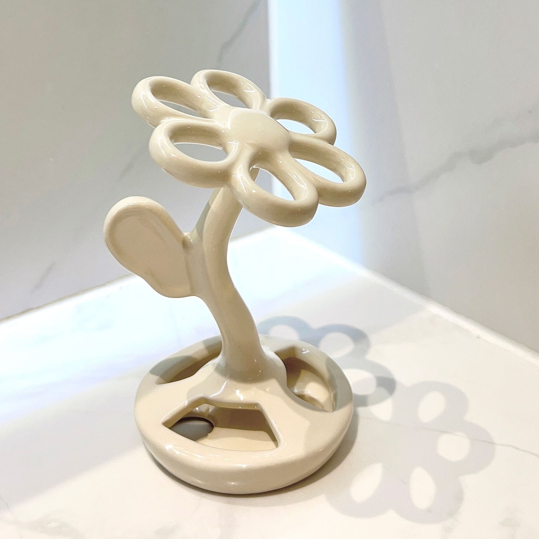 체리닷컴 모던하우스 세라믹 칫솔꽂이 브러쉬 거치대, 1개, 크림 14,310원