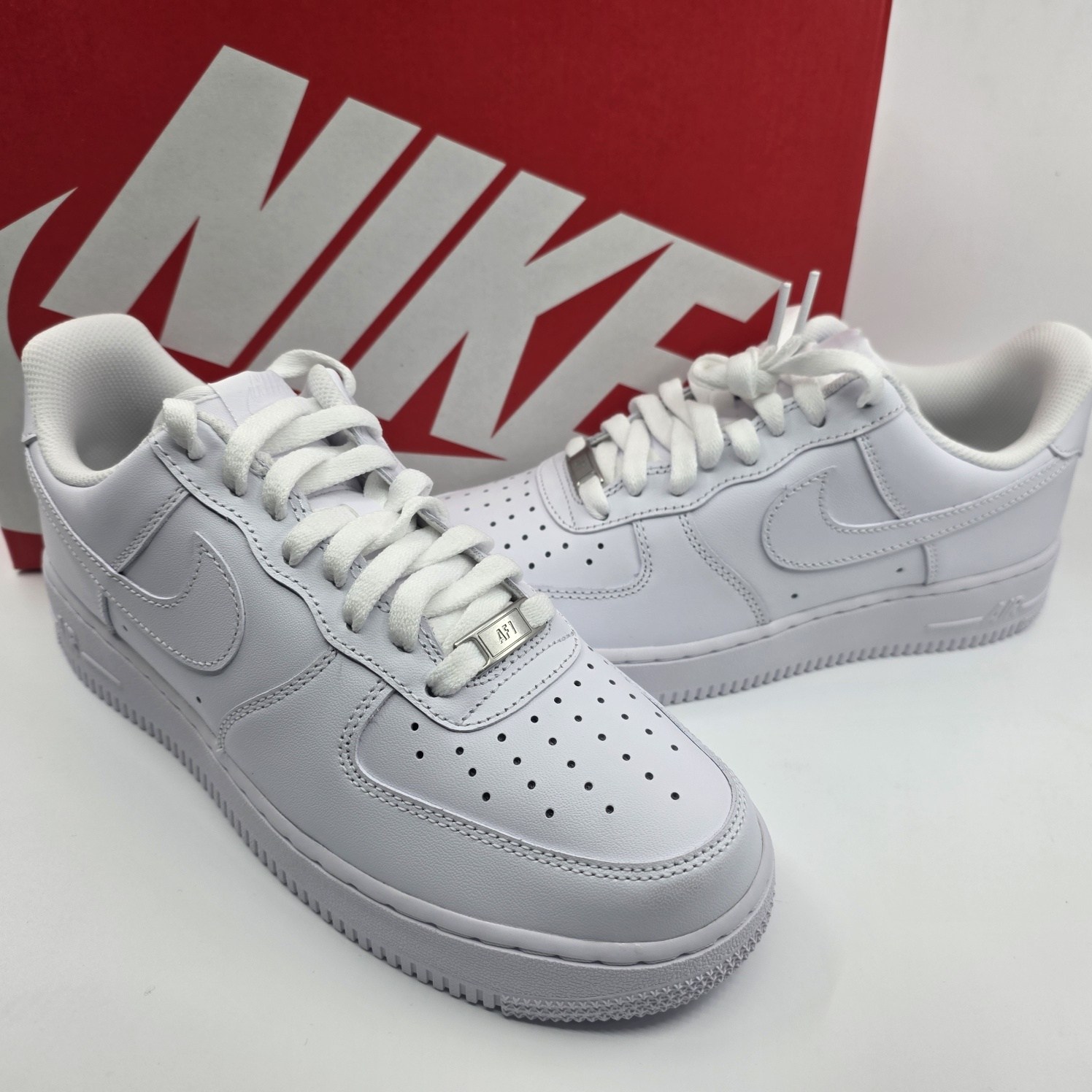 [국내정품] 에어포스 1 07 로우 올백 데일리운동화 커플화 스니커즈 남여공용 + 신발주머니 증정 (IAM 디자인) 146,900원