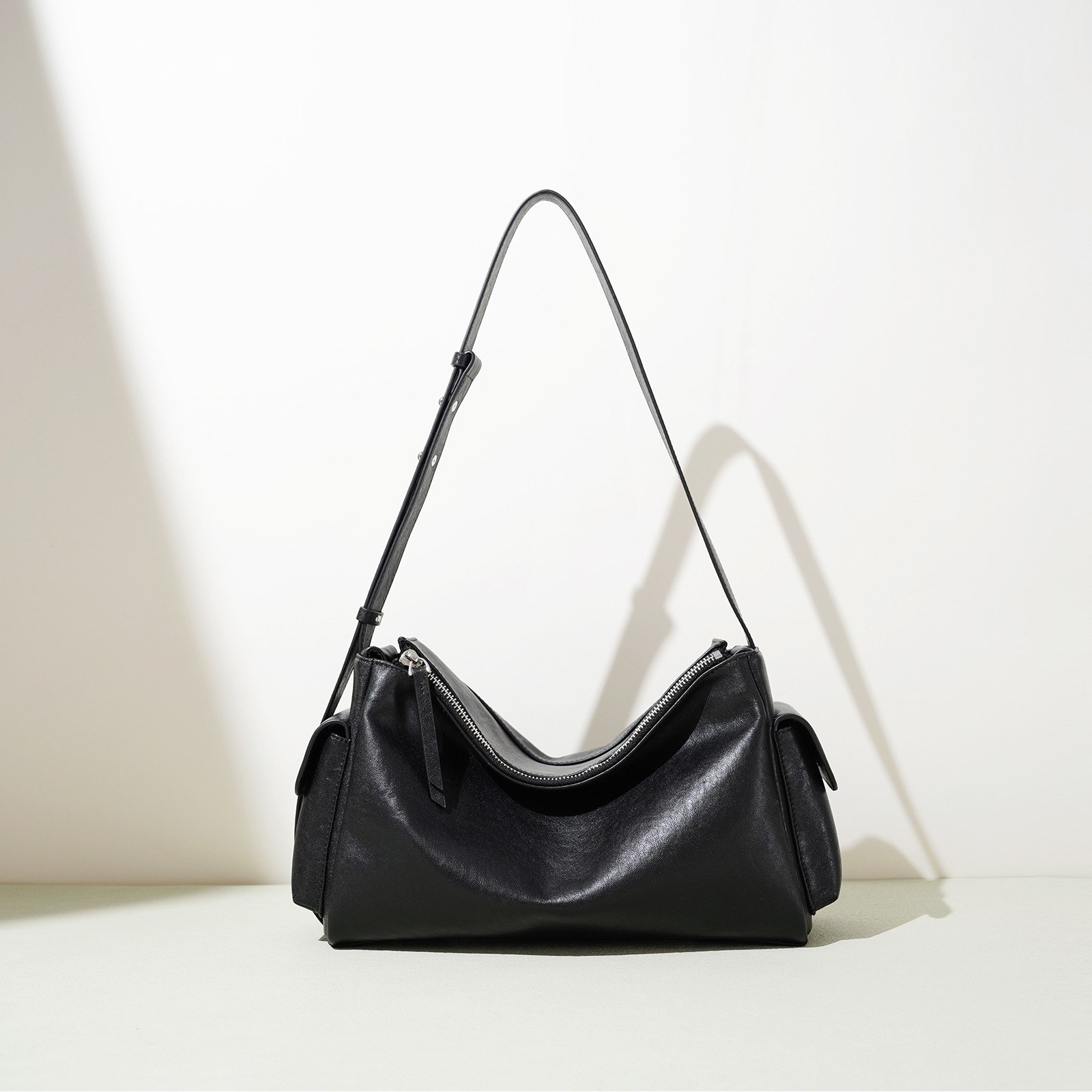 S.S.N 여성 천연 소가죽 호보백 데일리 바게트백 숄더백 148,900원