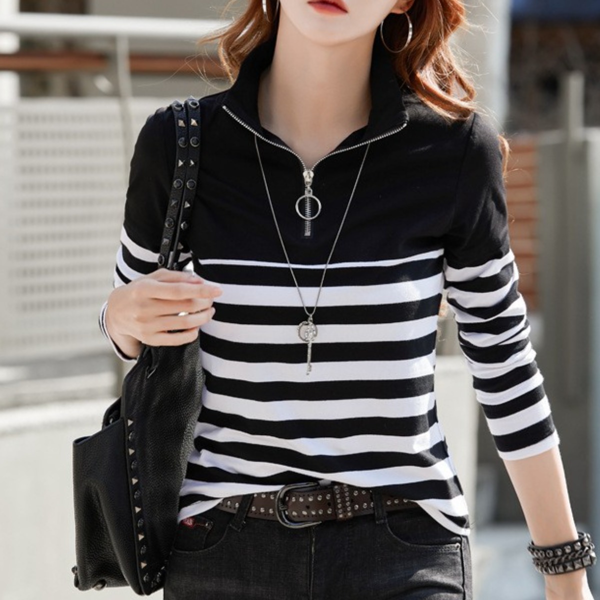 봄가을용 여성 긴팔 티셔츠 스트라이프 패턴 스타일리시 디자인 루즈핏 대형 사이즈 편안 착용 가능 클래식 레이어링 베이직 아이템 25,490원
