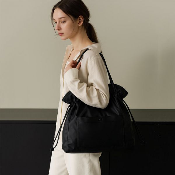 에스콰이아 에스콰이어 여성 나일론 쇼퍼백 EIFSHB600BK 69,900원