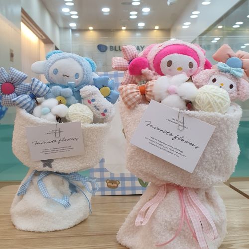 인싸모여 축하 선물 산리오 인형 꽃다발+쇼핑백 27,900원