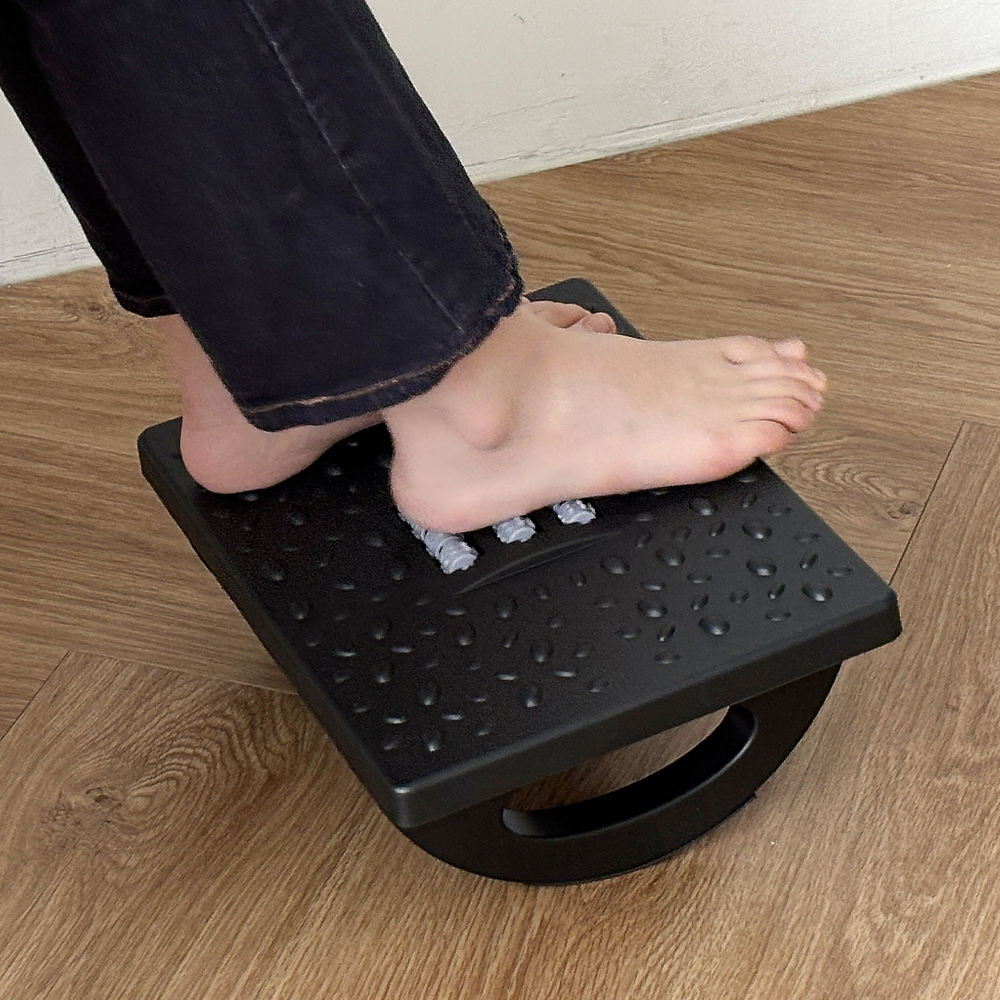 일상관 각도조절이 자유로운 스윙 풋스툴 발받침대 34 x 24 x 12 cm, 현재가 5,970원