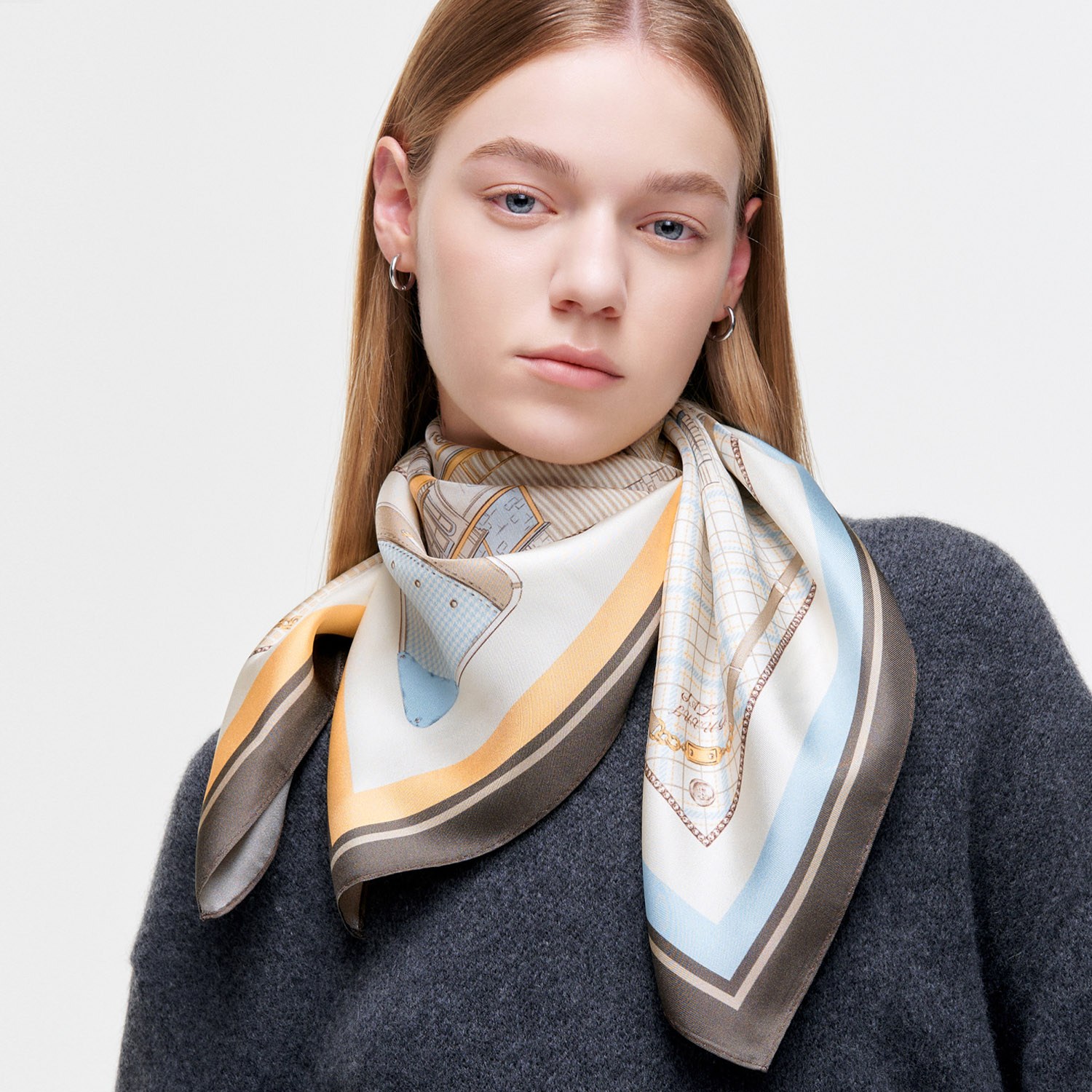 [생럭슈]여성 사각 쁘띠스카프 루마 그레이 SL25FMSLMGR 98,000원