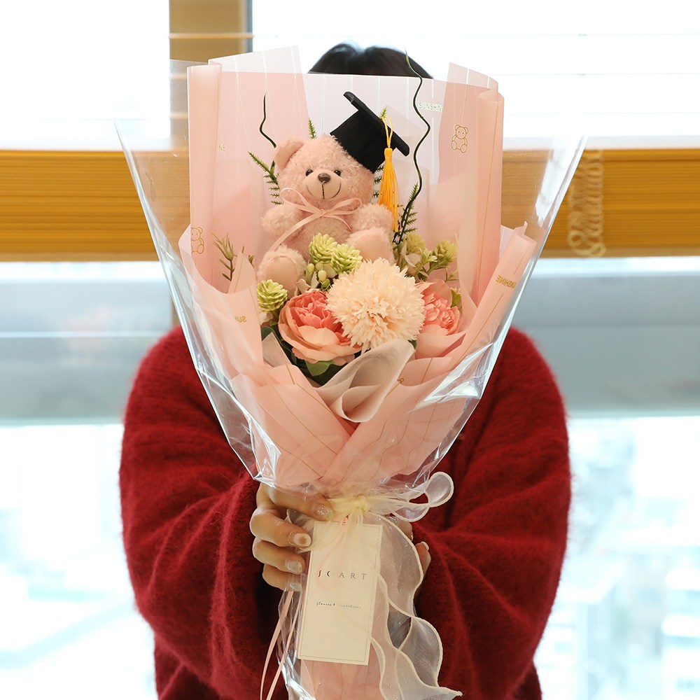 졸업식 꽃다발 조화 학예회 기념일 선물 학사모 곰돌이 인형꽃다발 17,900원