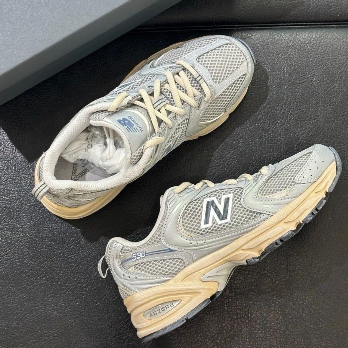 뉴발란스 운동화 530 메탈릭실버 그레이 런닝화 발편한운동화 편한신발 스니커즈 굽있는운동화 172,590원