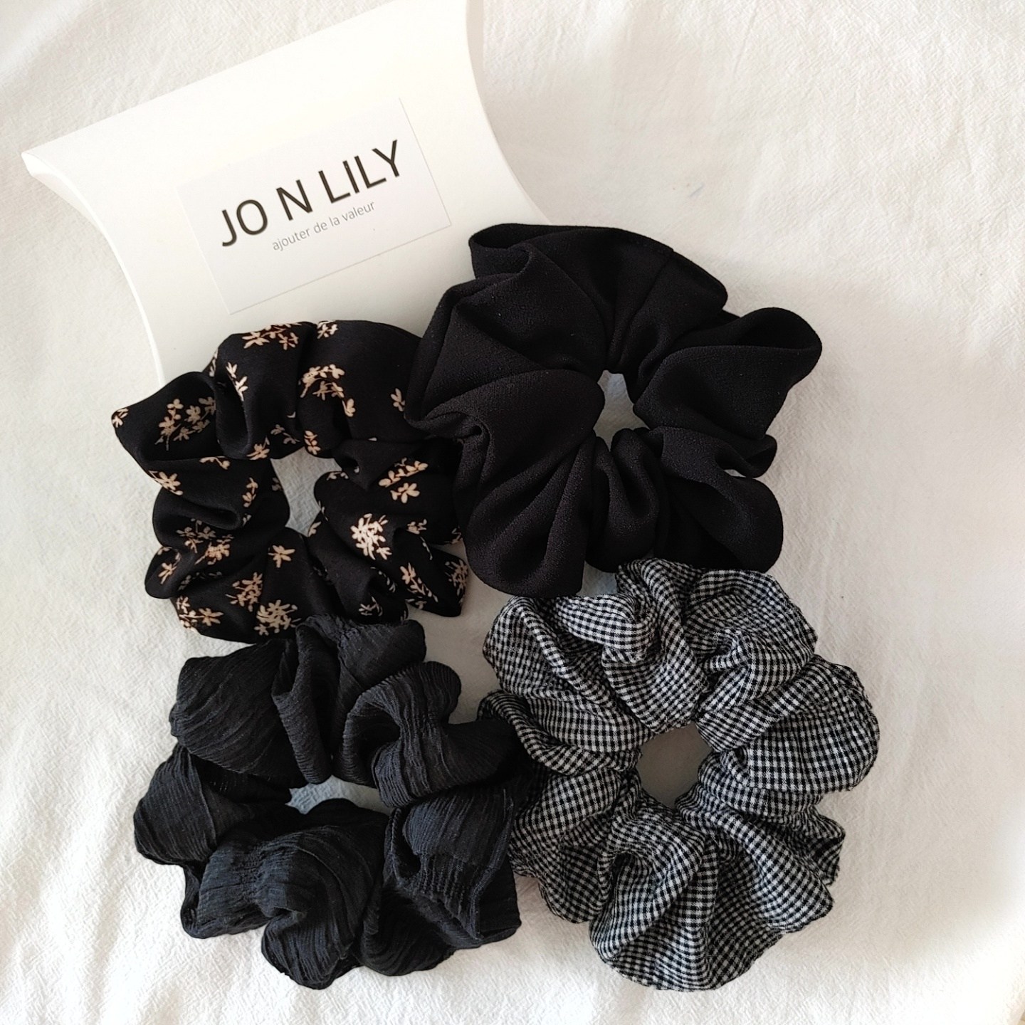 [4개세트+리뷰이벤트1개] 블랙 곱창밴드 플라워 세트 (국내/자체 제작) 헤어슈슈 스크런치 머리끈 10,900원