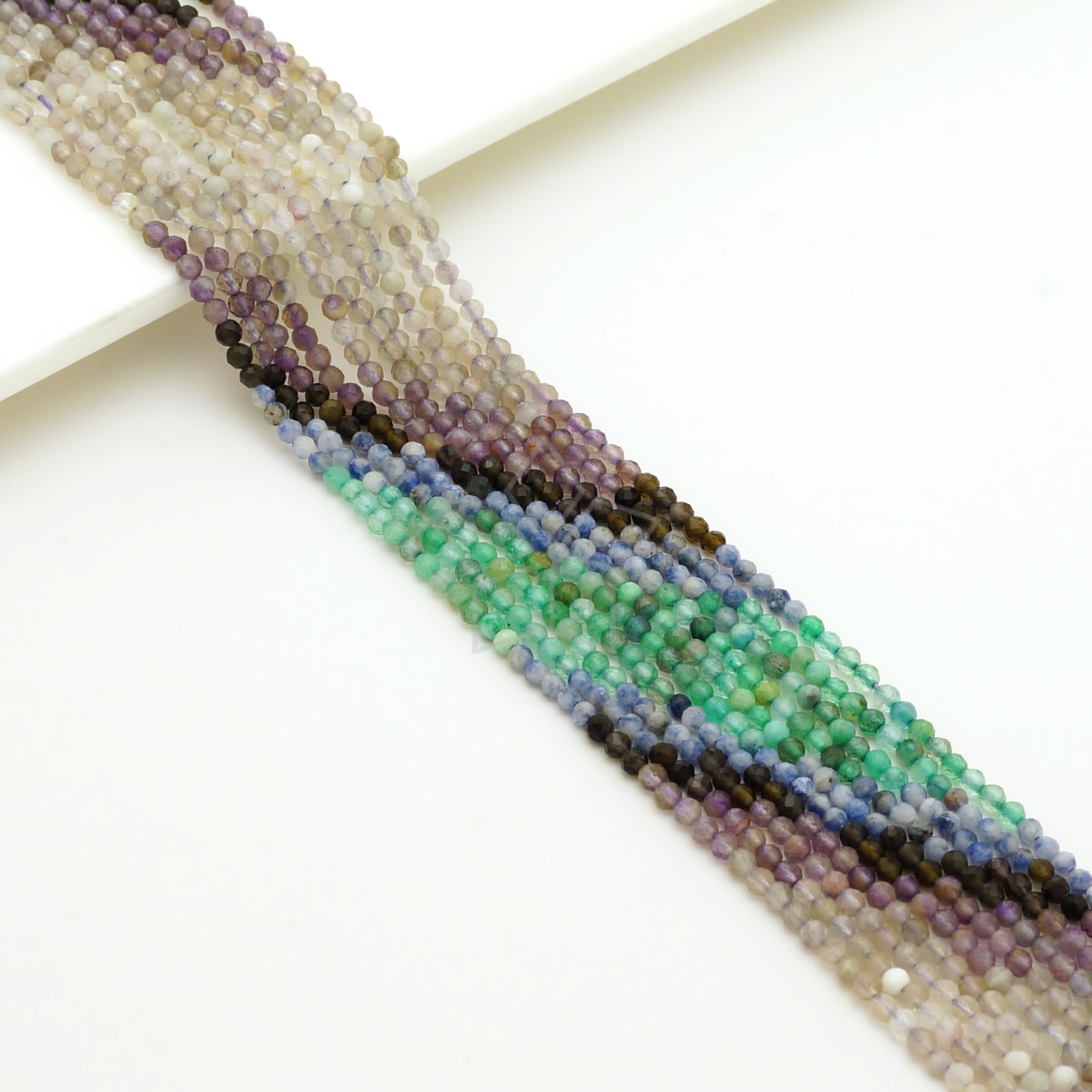 [엔비즈] 컷팅 축구볼 라운드 비드 2.6mm 그라데이션 천연 원석 #3 플로라이트&믹스 원석 비즈 만들기재료 9,700원