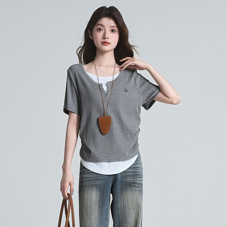 더블유앤케이 여성 레이어드 일체형 반팔티 헐렁헐렁 브이넥  디자인 티셔츠 상의 27,800원