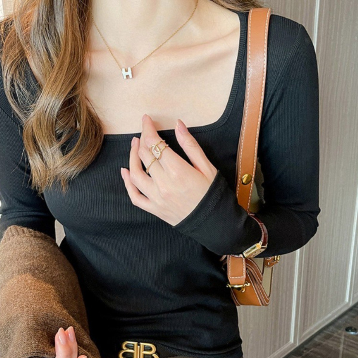 핑크셀럽 슬림핏 U넥 모달 골지 라운드 긴팔 티셔츠 16,800원