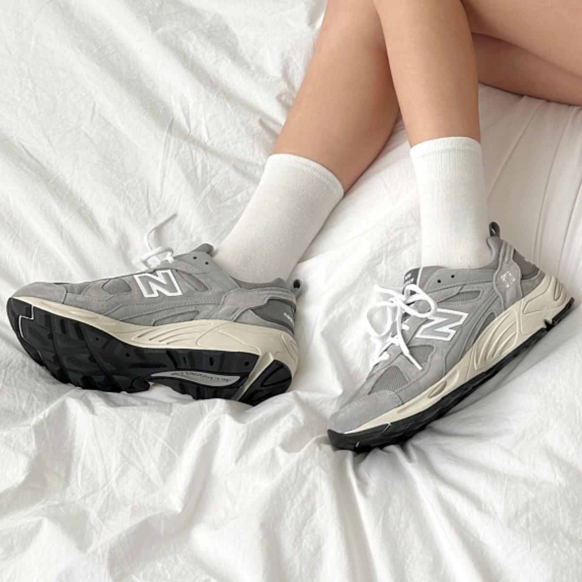 뉴발란스 878 남녀공용 운동화 그레이 스니커즈 + 제타샵 다용도백 증정 165,000원