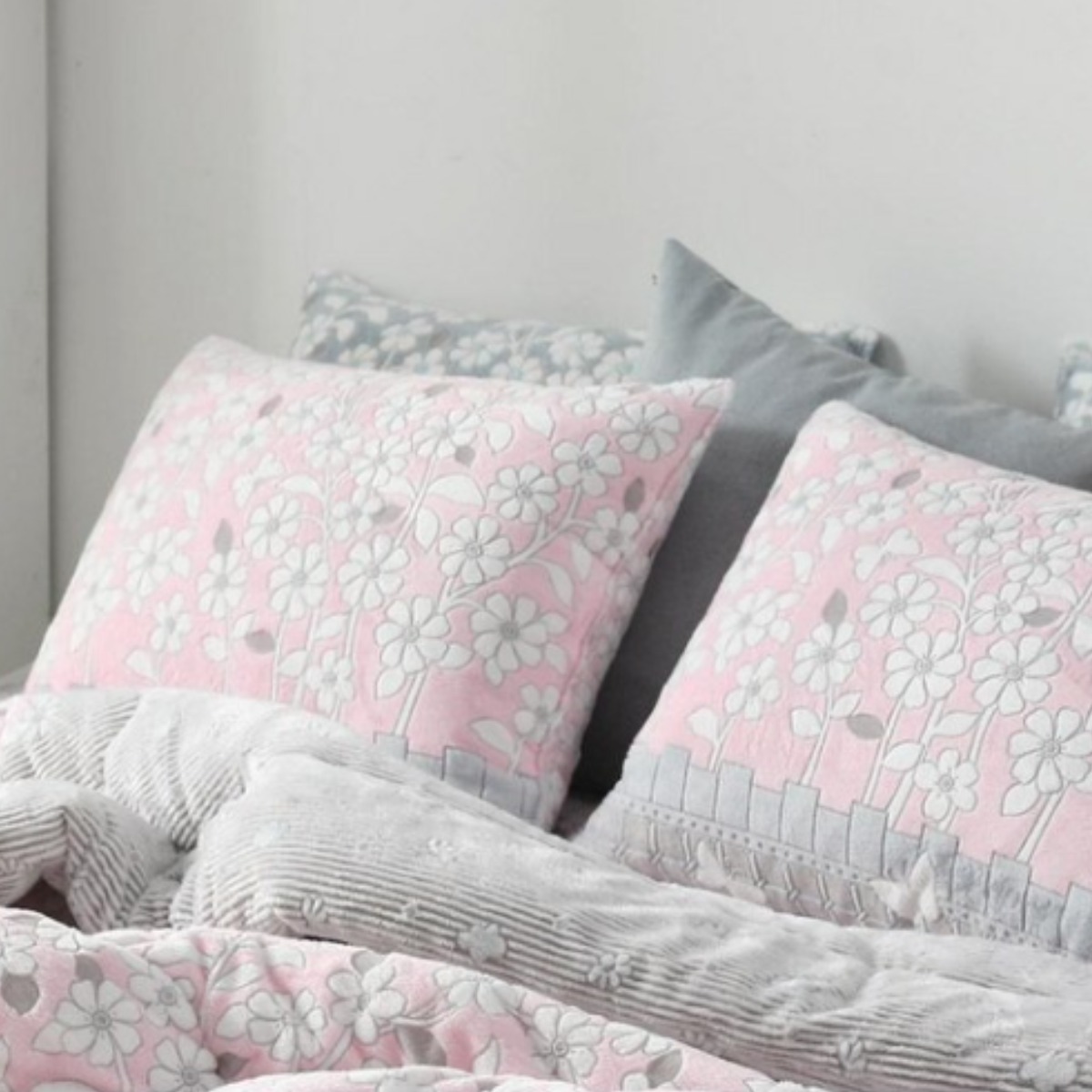 국산 리빙캐슬 플루이 5mm착번아웃 극세사 베개커버 12,800원