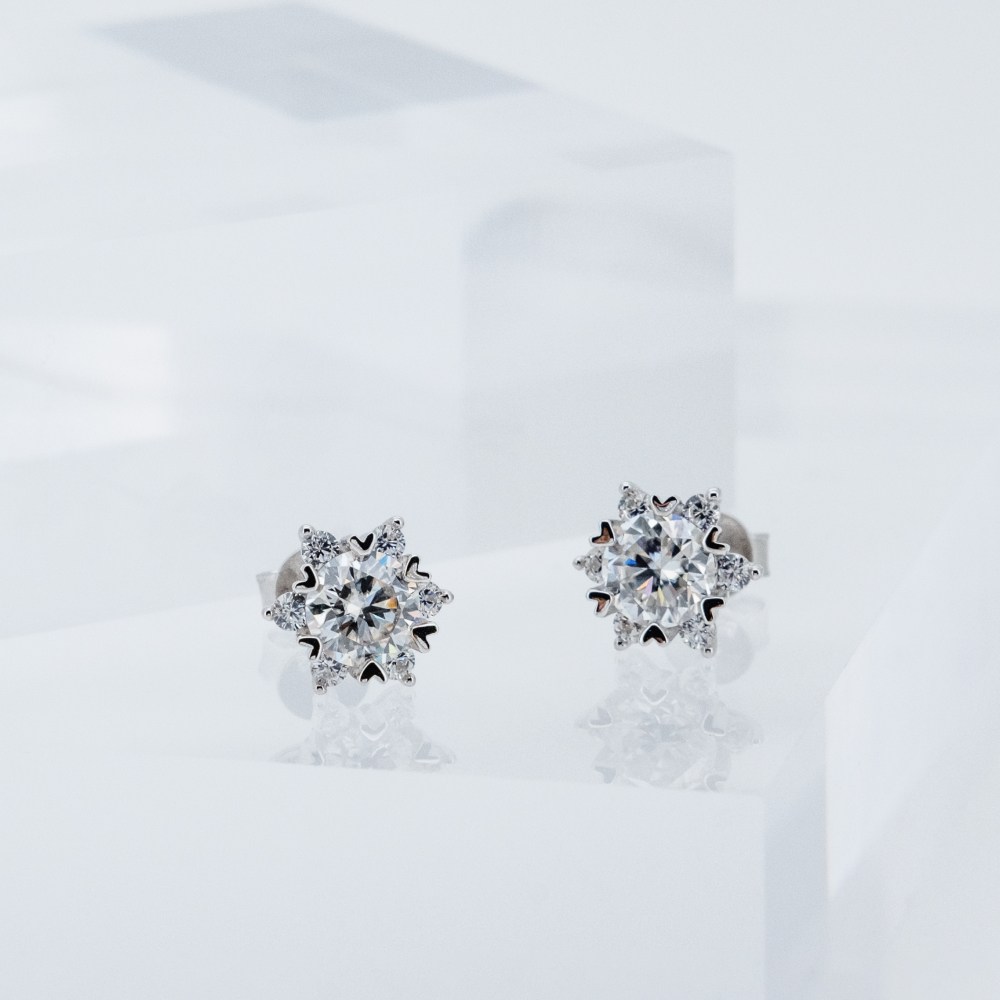 플레어, 실버925 모이사나이트 포인트 스터드 귀걸이 169,100원