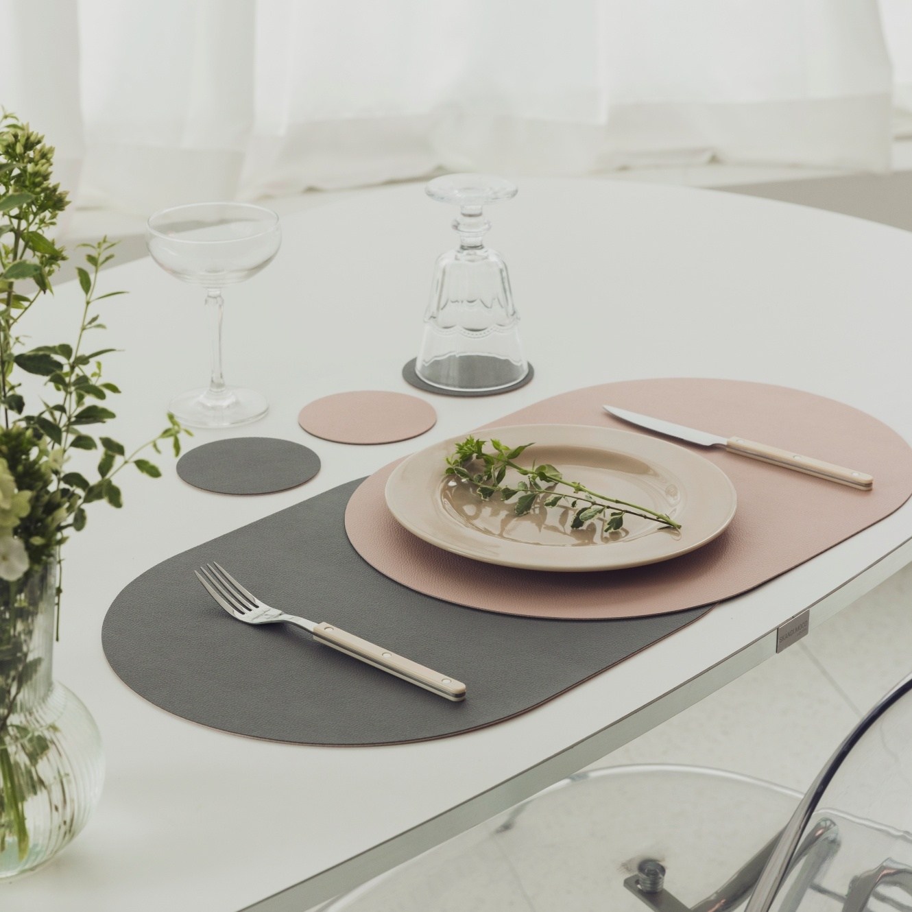 마레브홈 가죽 양면 테이블매트 티코스터 셋트 (2ea), 페일핑크 + 모던그레이, 2개, 435 x 300mm 21,300원