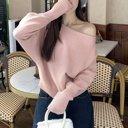 BANDEUL 여리여리 무드 원오프숄더 보트넥 가오리핏 모던 니트 스웨터 23,700원