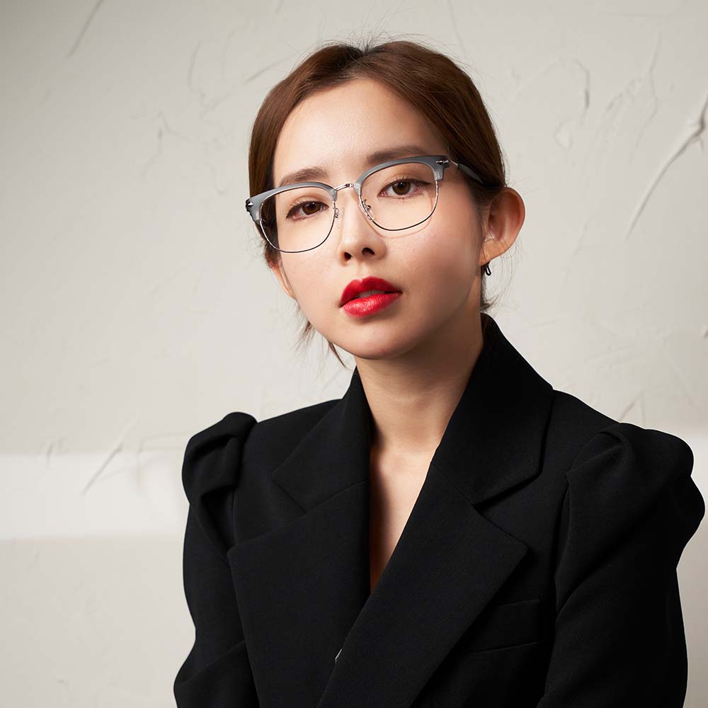 룩스토어 블루라이트차단 변색렌즈 오버핏 하금테안경테 반투명뿔테 70,800원